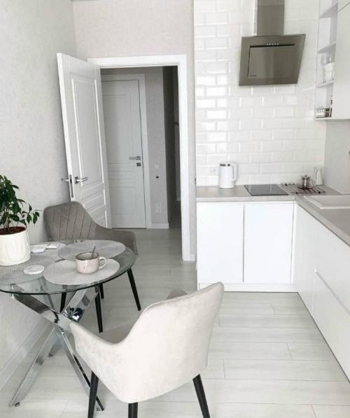 Светлый интерьер как универсальная база для жизни. 04