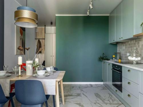 Стильная однокомнатная квартира с яркими акцентами. 01