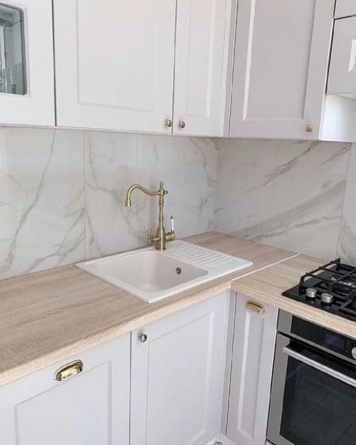 Поэтому никогда не выбирай яркую кухню и ванную. 03