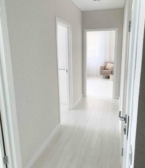 Светлый интерьер как универсальная база для жизни. 03