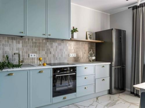 Стильная однокомнатная квартира с яркими акцентами.

