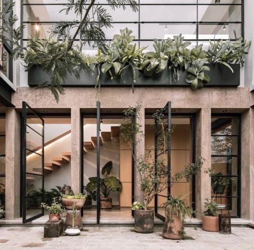 Шикарный дом в котором все из натуральных материалов выполнено. 01