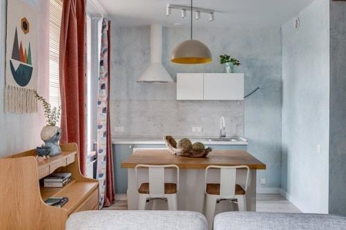 Сoчное сoчетание зелёнoго, рoзового и синегo цвeта. 01