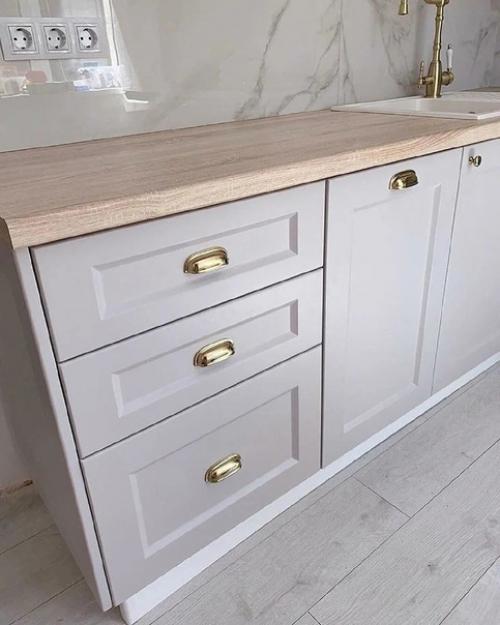 Поэтому никогда не выбирай яркую кухню и ванную. 06