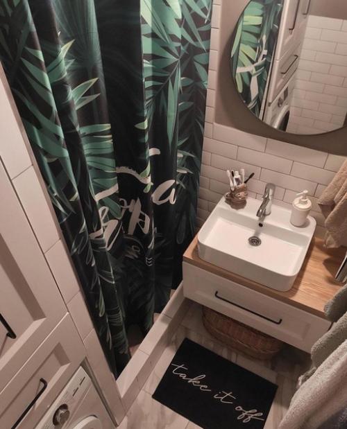 Белый интерьер санузла разбавили. 04