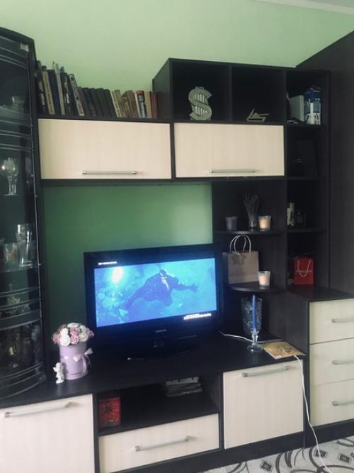 Добрый вечер!  Нужен совет, 1) как можно со вкусом расставить предметы интерьера и чего не хватает, а что убрать лучше?