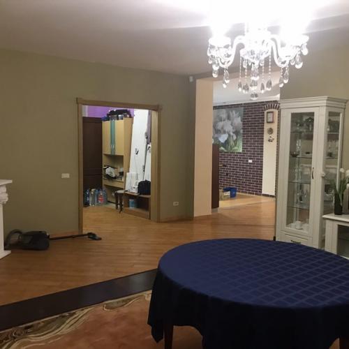 Здравствуйте, вот сделали ремонт, но чего-то не хватает, какого-то уюта, посоветуйте, что добавить или убрать? 01