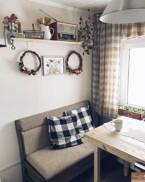 Старенький дом с бюджетным ремонтом.