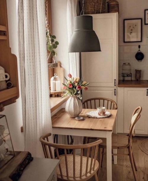 Уютная и атмосферная кухня невероятно. 02