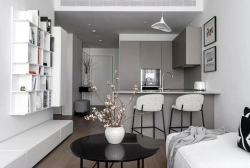 Монохромная минималистичная квартира в Москве. 01