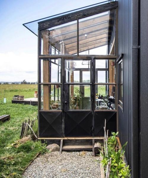 Оформления просторной кухни с верандой. 02