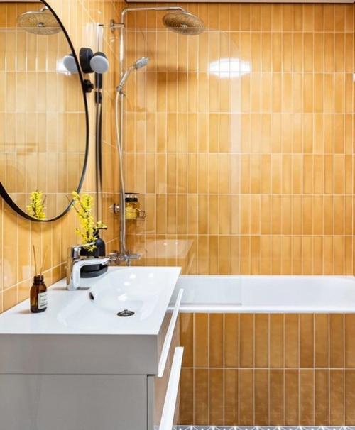 Яркая квартира с использованием весьма нетипичных цветов.
