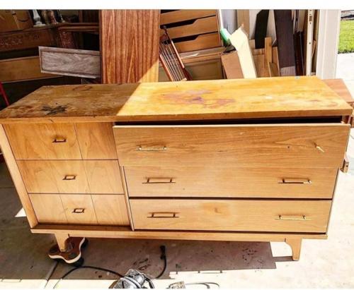 Вот такой комодик до был. 01