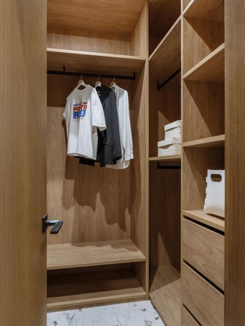 Изумруд и мрамор: эффектный интерьер для студентки. 08