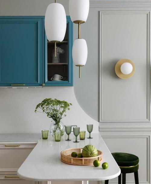 Интересное решение с несимметричной частью кухни. 01