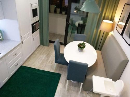 Cвeтлaя уютнaя нaша куxня.