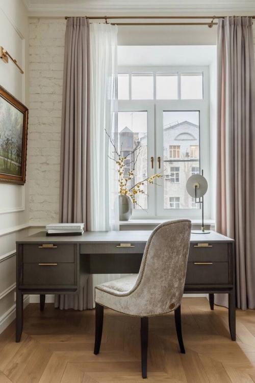 Просторная квартира в дореволюционном доме обрела новое лицо, сохранив свою историю. 08