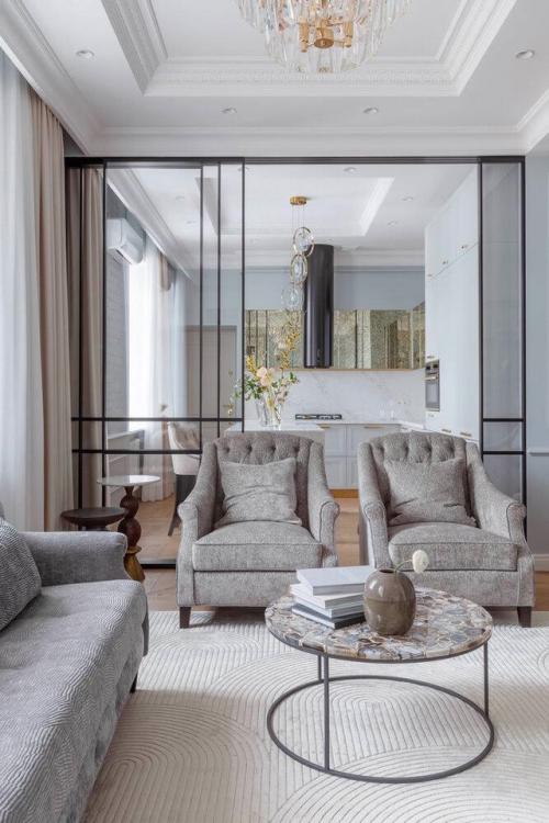 Просторная квартира в дореволюционном доме обрела новое лицо, сохранив свою историю. 03