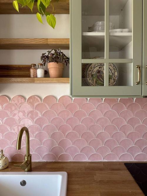 Яркий интерьер с розовыми акцентами. 08