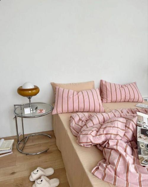 Яркий интерьер с розовыми акцентами. 07