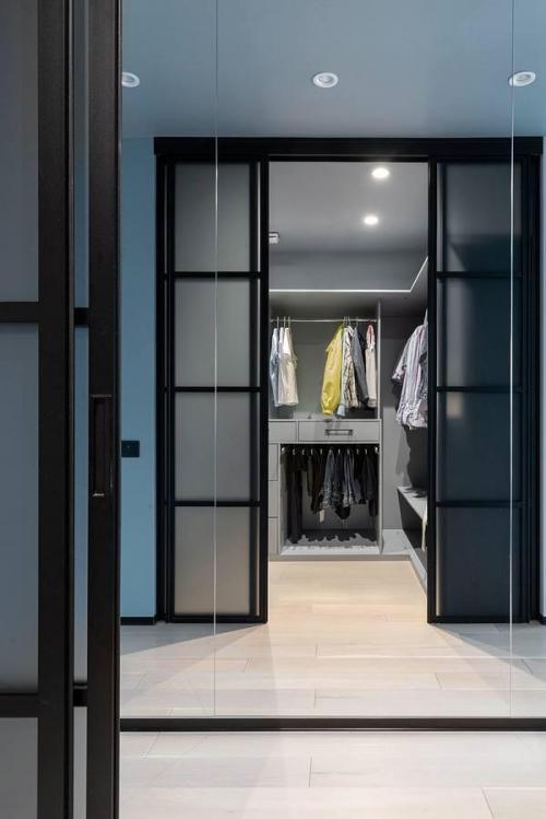 Светлый интерьер для семьи с двумя детьми. 05