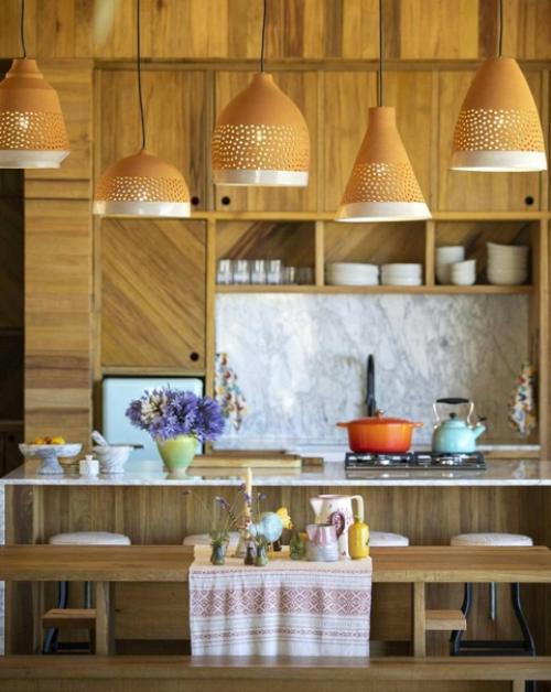 Дом посреди диких джунглей.