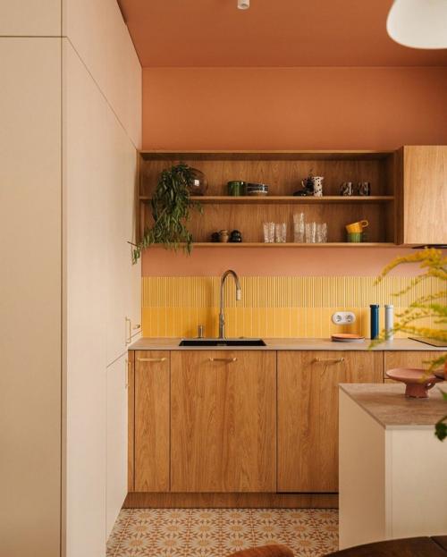 Яркая квартира в Варшаве с солнечным настроением. 01