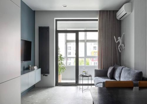 Светлый интерьер для семьи с двумя детьми. 03