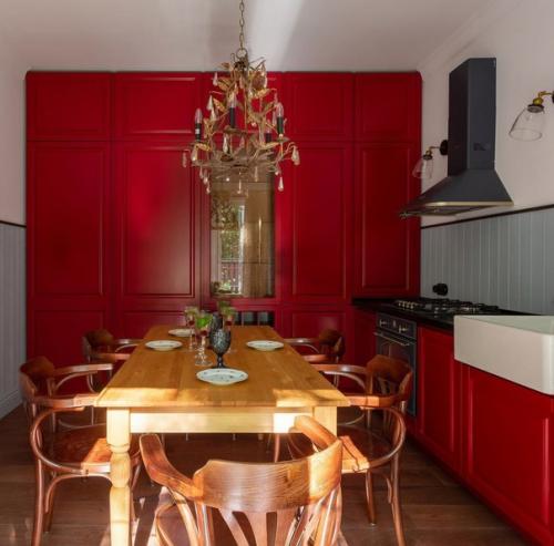 Очень красивый и необычный интерьер в густавском стиле. 03