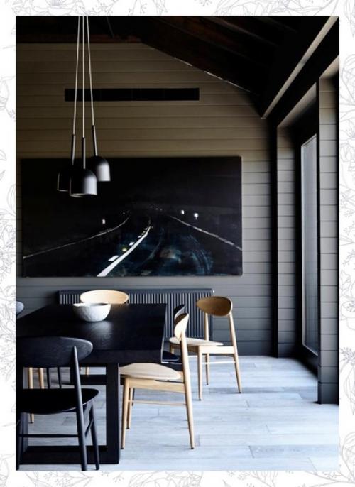 Даже темный интерьер может выглядеть тепло и уютно. 02