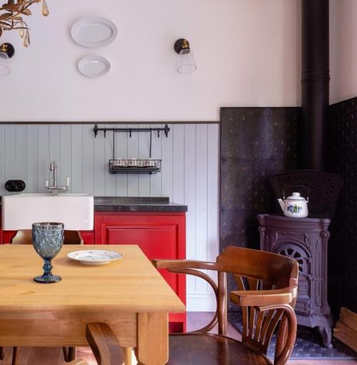 Очень красивый и необычный интерьер в густавском стиле. 04