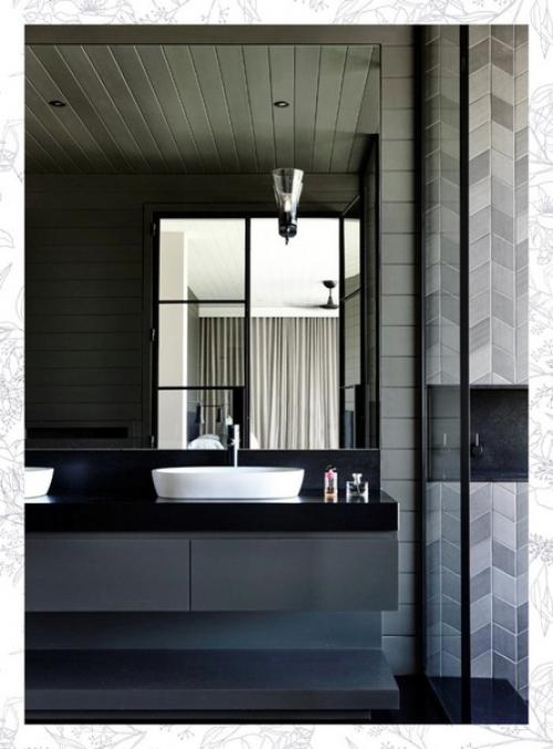 Даже темный интерьер может выглядеть тепло и уютно. 08