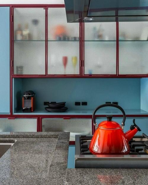 Бордовые и синие акценты: сильное сочетание. 02