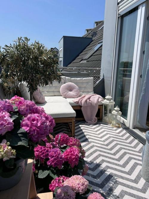 Балкон - оазис в каменных джунглях. 01