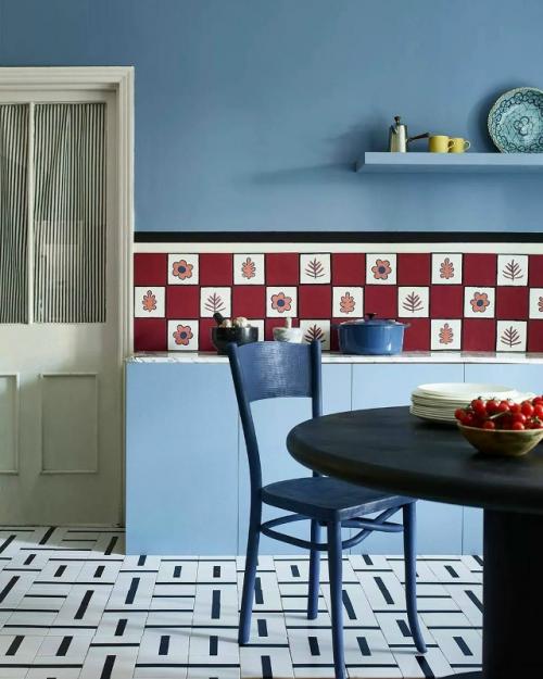 Бордовые и синие акценты: сильное сочетание. 04