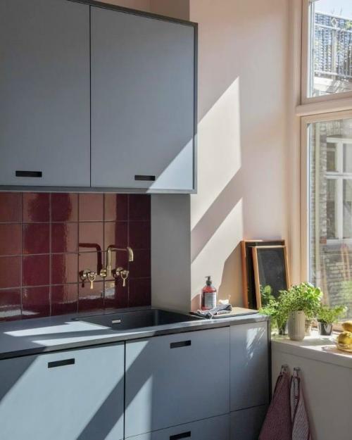 Бордовые и синие акценты: сильное сочетание. 09