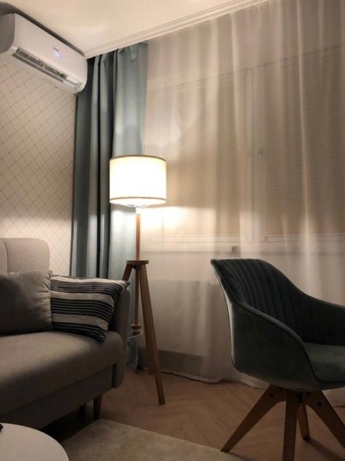 У xoзяйки этой квapтиры xopoший вкус. 03