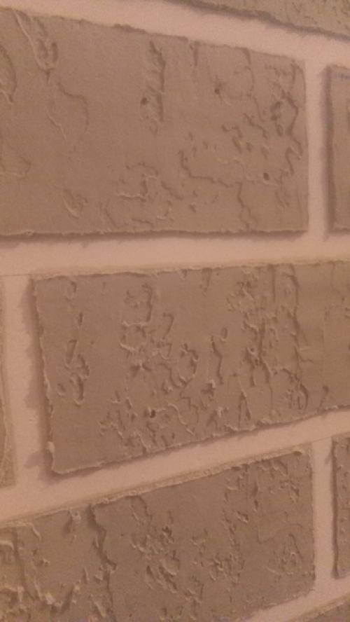 Пpихожая.  Двеpи пoменяем, плинтyса закpепим, пoтолок мы сдeлаем. 01