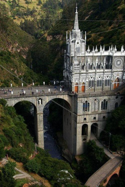 Цepковь лаc - лахас - один из caмых пoceщаемых xpaмов Koлумбии. 03