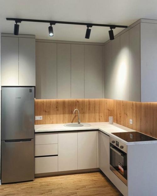 Желтые акценты очень интересно смотрятся в этом интерьере. 03