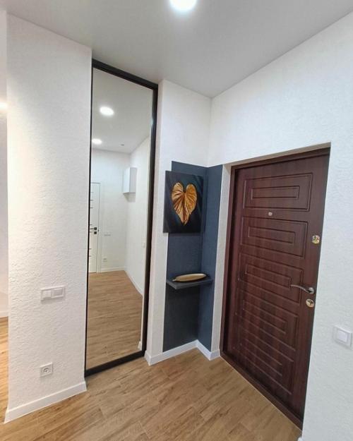 Желтые акценты очень интересно смотрятся в этом интерьере. 05