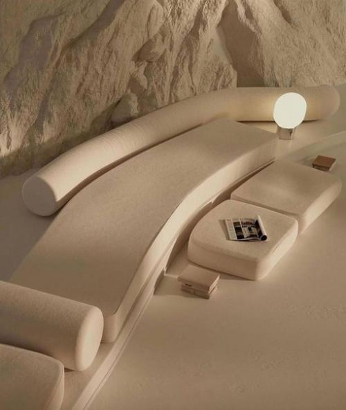 Дом с круглыми стенами выглядит очень оригинально, но мебель под него. 01