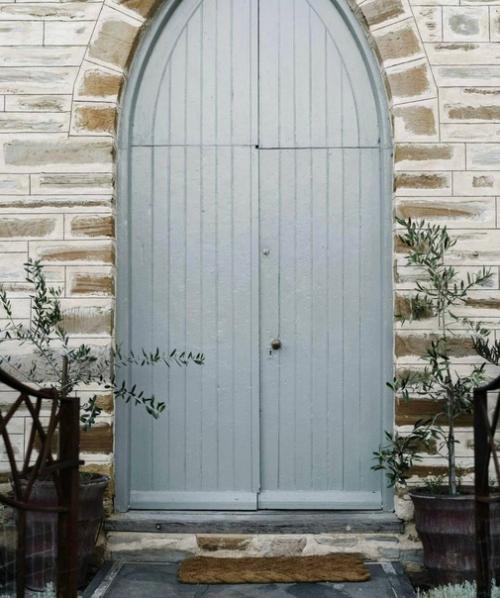 Старую заброшенную церковь. 01