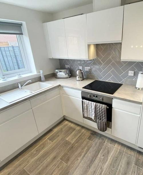 Гармоничный, спокойный интерьер для кухни.