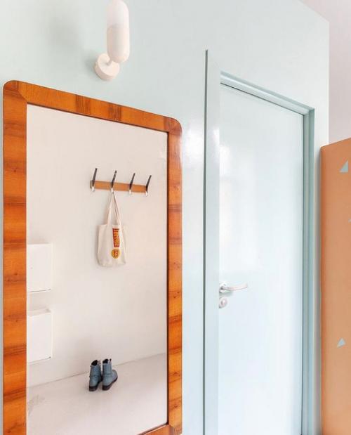 Всего 17 м 2, но при этом очень спокойно и даже просторно.