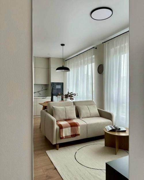 Интерьер получился спокойным, выверенным и очень Жилым. 07