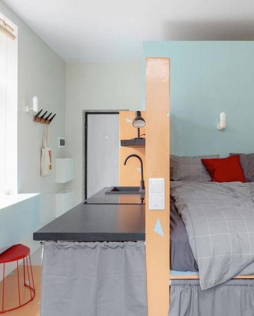 Всего 17 м 2, но при этом очень спокойно и даже просторно. 04