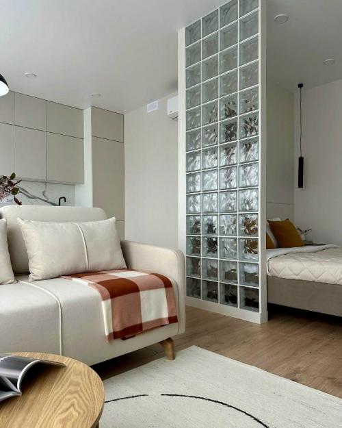 Интерьер получился спокойным, выверенным и очень Жилым. 04