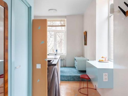 Всего 17 м 2, но при этом очень спокойно и даже просторно. 01