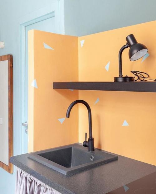 Всего 17 м 2, но при этом очень спокойно и даже просторно. 03